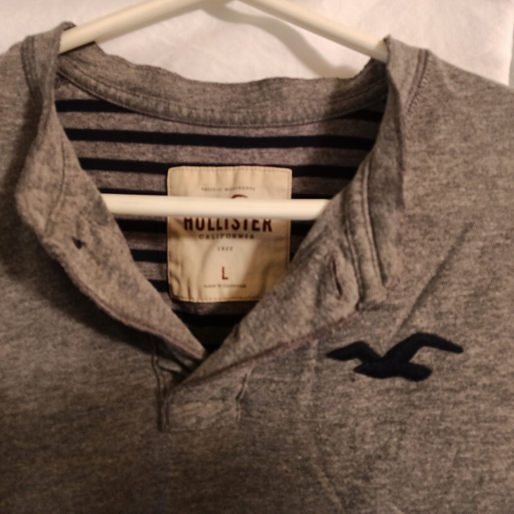 Holister Henley